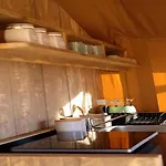 Campismo de Luxo Pleasant Tent With Swimming Pool *
