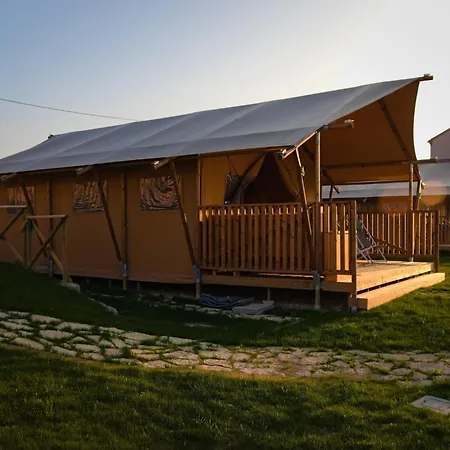 Luxury tent Pleasant Tent With Swimming Pool *