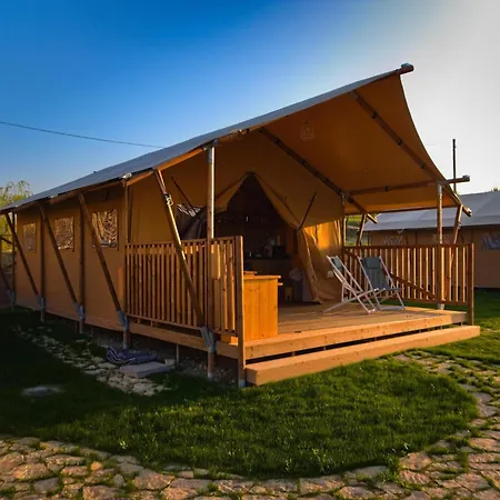 Luxury tent Pleasant Tent With Swimming Pool *