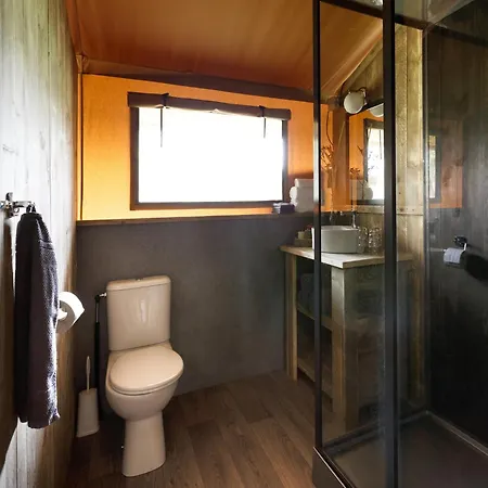 Pleasant Tent With Swimming Pool Campismo de Luxo