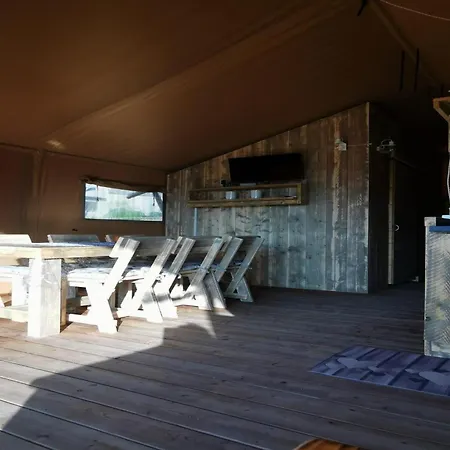 Campismo de Luxo Pleasant Tent With Swimming Pool Fermo
