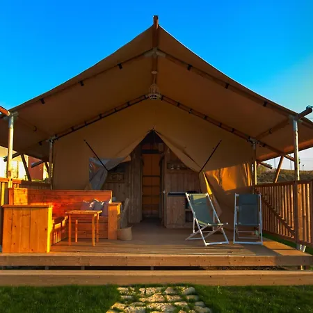 Campismo de Luxo Pleasant Tent With Swimming Pool