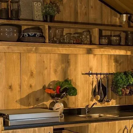 Campismo de Luxo Pleasant Tent With Swimming Pool Fermo